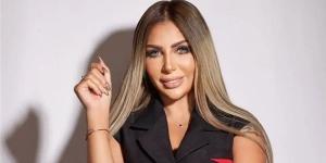 سارة خليفة تصل محكمة الجنايات مرتدية الزي الأبيض قبل النطق بالحكم