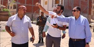 محافظ دمياط يتابع حملات إزالة مخالفات البناء ويوجه بالحسم وعدم الاكتفاء بالحلول الجزئية