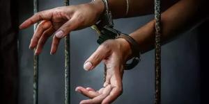 حبس 3 أشخاص بتهمة الاستيلاء على سيارة تحت تهديد السلاح بأكتوبر
