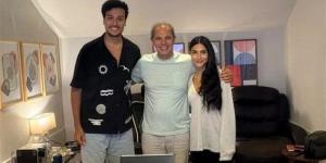 رامي إمام يروج لفيلم "موعد عشاء" بصورة مع أحمد عبد الوهاب وهدى المفتي