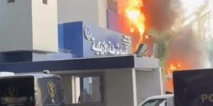 الحماية المدنية تواصل جهودها لإخماد حريق داخل قسم الأزبكية (صور)