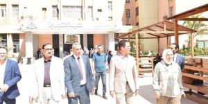 رئيس جامعة بنها يتفقد الدراسة بكليتي الآداب والتجارة، ويؤكد تعزيز الهوية الوطنية والوعي المجتمعي