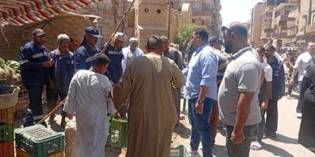 تحرير 45 محضرًا ورفع 15 حالة إشغال وتقنين 20 توك توك بأبو تشت ونقادة