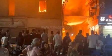 أنقذوا العقارات المجاورة بأعجوبة، حـريق ضخم يصل إلى عنان السماء في منزل بالشرقية (صور)
