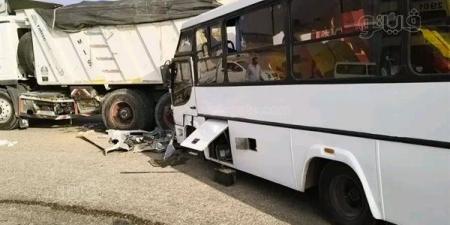إصابة 13 شخصا في تصادم أتوبيس وتريلا بطريق الروبيكي بالشرقية (صور)