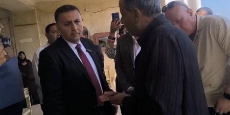 مدرسة بلا مرافق ببنها.. محافظ القليوبية ينفعل ويصف الوضع بـ"القرف"