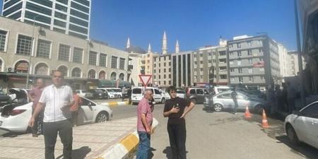 أصابهم الرعب وهربوا إلى الشوارع، اللحظات الأولى لزلزال تركيا تصيب السكان بالفزع (فيديو)