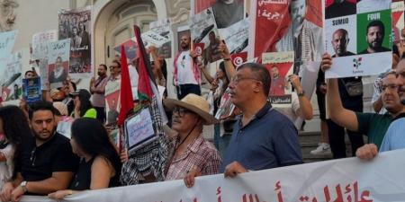 الناشط المعتقل وائل نوار يعلق إضرابه عن الطعام والقضاء التونسي يرفض الإفراج عن نشطاء أسطول الصمود
