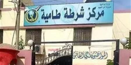 نيابة طامية تقرر حبس 3 شباب تعدوا على مسن في الشارع بالفيوم