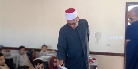 رئيس المنطقة الأزهرية بكفر الشيخ يتابع انتظام الدراسة بعدد من المعاهد