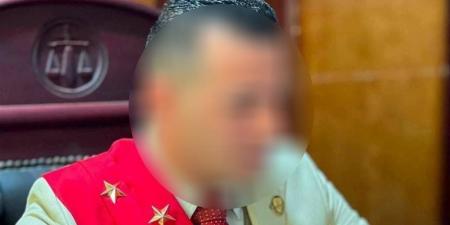 لماذا ظهر مع القاضي المزيف داخل المحكمة؟ المتهم الثاني يكشف مفاجأة أمام جنح عين شمس