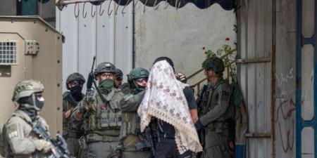 جيش الاحتلال يعتقل 6 فلسطينيين في الضفة الغربية