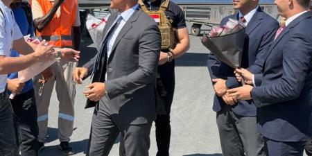 وصول البحارة المصريين إلى مقديشو تمهيدًا لعودتهم إلى القاهرة برفقة السفير المصري