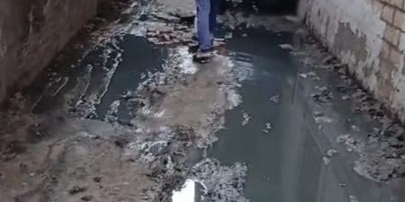 بعد طفح الصرف الصحي بقرية برشوم، مياه القليوبية: التوصيلات غير الشرعية هي السبب (صور)