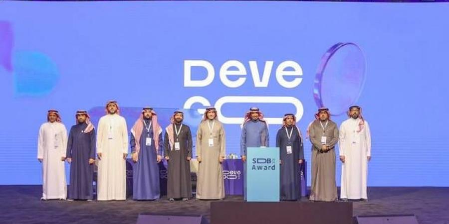 الراجحي:
      "التنمية
      الاجتماعية"
      ضخ
      11
      مليار
      ريال
      استفاد
      منها
      155
      ألف
      مواطن
      بـ2023