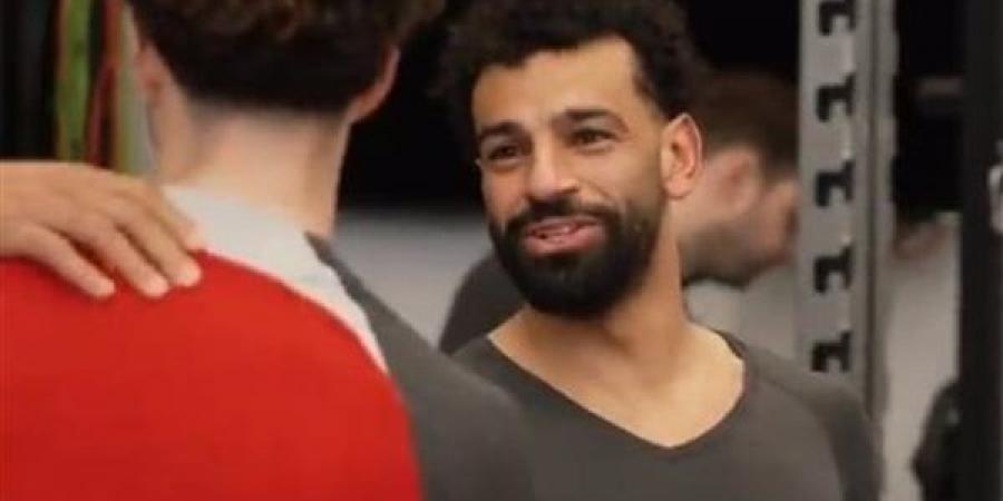 محمد
      صلاح
      يداعب
      لاعبي
      ليفربول
      في
      المران
      (فيديو)