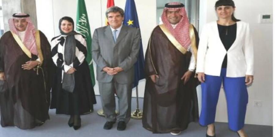 الحقيل
      يبحث
      فرص
      التعاون
      مع
      وزيري
      "الإسكان"
      و"التحول
      الرقمي"
      في
      إسبانيا