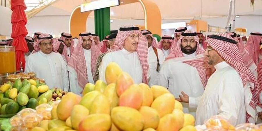 توقيع
      اتفاقية
      لتدشين
      المركز
      الحضاري
      بمحافظه
      صبيا
      بقيمة
      17.2
      مليار
      ريال