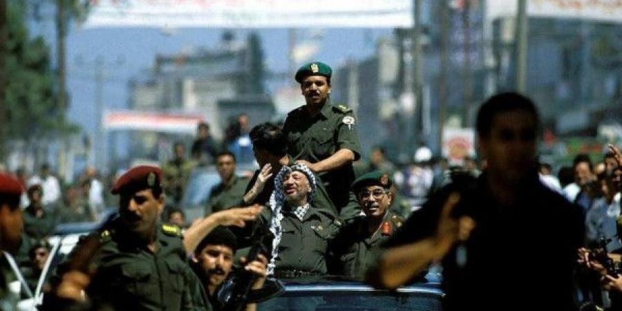 31 عامًا على عودة ياسر عرفات إلى أرض الوطن