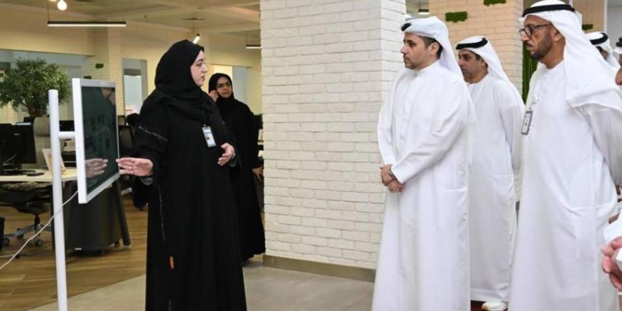 وفد الأراضي والأملاك بدبي يزور الإدارة العامة للهوية وشؤون الأجانب