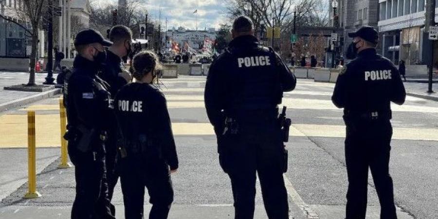 أميركي يعترف على الهواء بقتل والديه ودفنهما في حديقة منزله بنيويورك