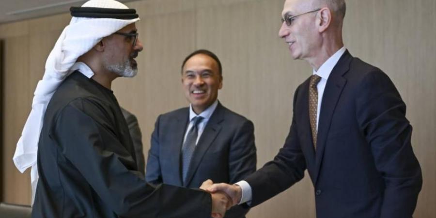 خالد بن محمد يلتقي مفوض الرابطة الأمريكية «NBA»