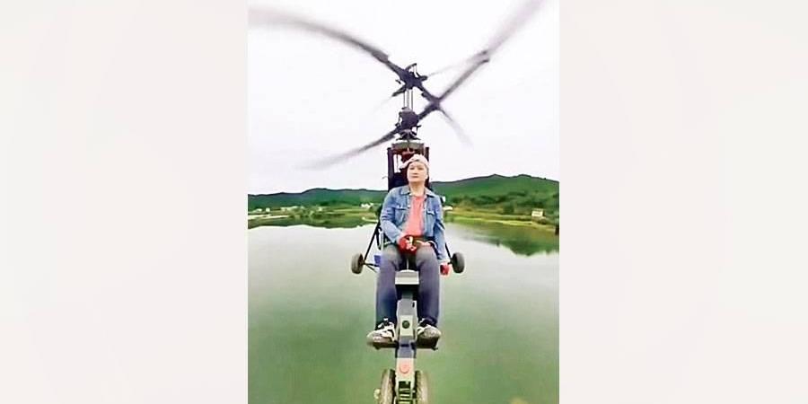 تحطم مروحية مؤثر صيني أثناء بث مباشر