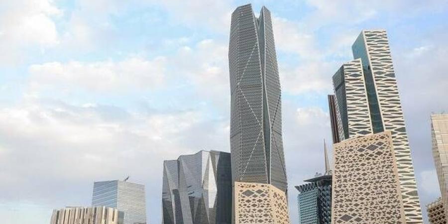 بدء التسجيل في برنامج "عزم" لتطوير وتوظيف الكوادر السعودية