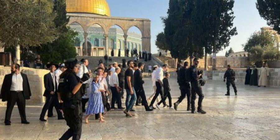 بذريعة الأعياد اليهودية.. مستوطنون يقتحمون الأقصى والاحتلال يفرض إجراءات مشددة في القدس
