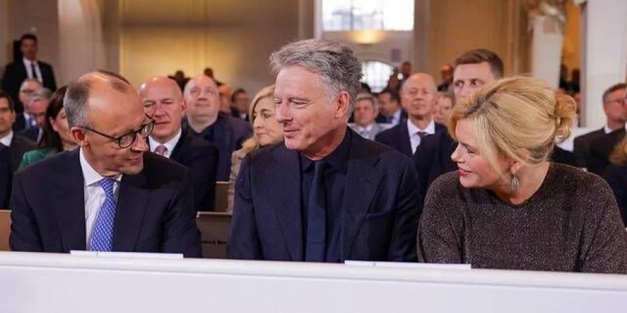 ميرز يحث الألمان على قبول التغيير أو معاناة الانحدار الاقتصادي