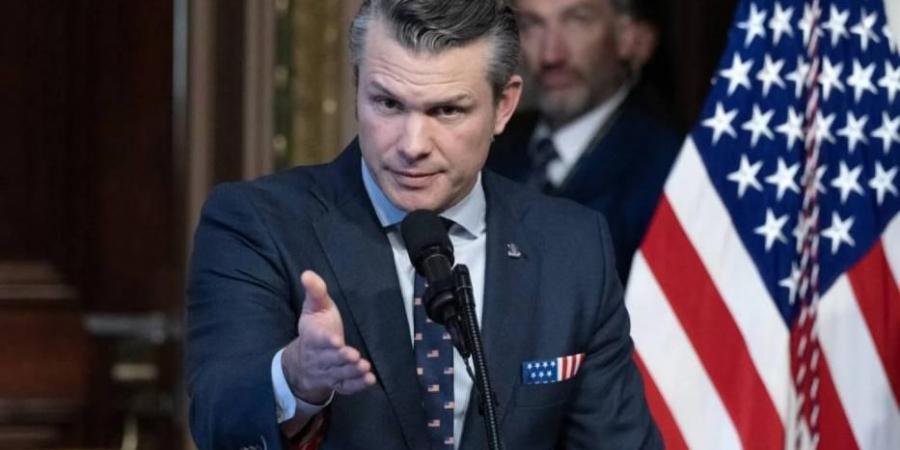 وزير الحرب الأمريكي يقيل رئيس أركان البحرية