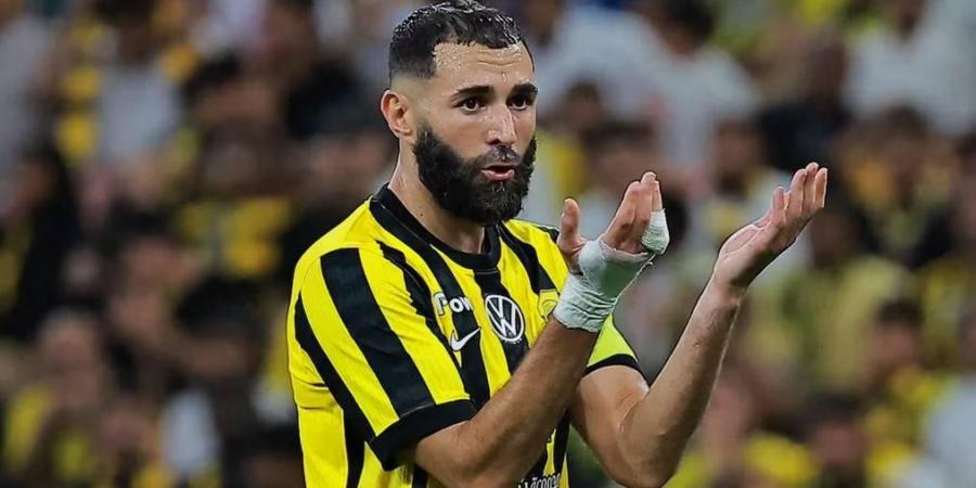 «في أحلامك».. بنزيما يرد على صحفي عراقي بشأن مدرب اتحاد جدة