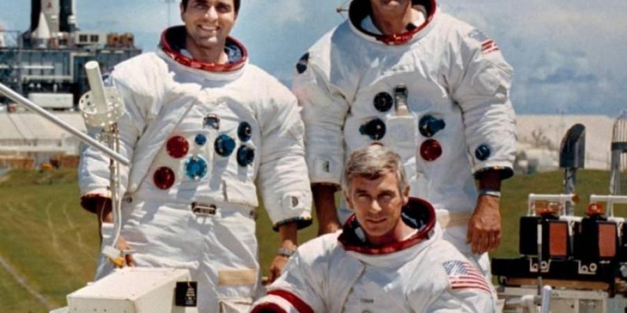 علم الإمارات وصل إلى القمر عام 1973