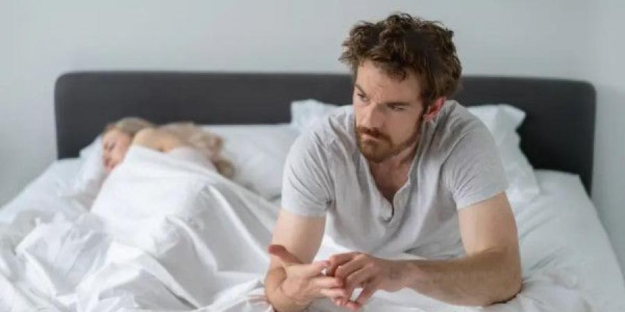خبراء يحذرون من الاستيقاظ المتكرر بين الثانية والثالثة صباحاً