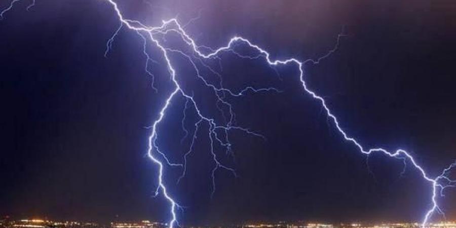صواعق قاتلة في مصر.. البرق يحصد أروح 3 أشخاص ويصيب سيدة بحروق