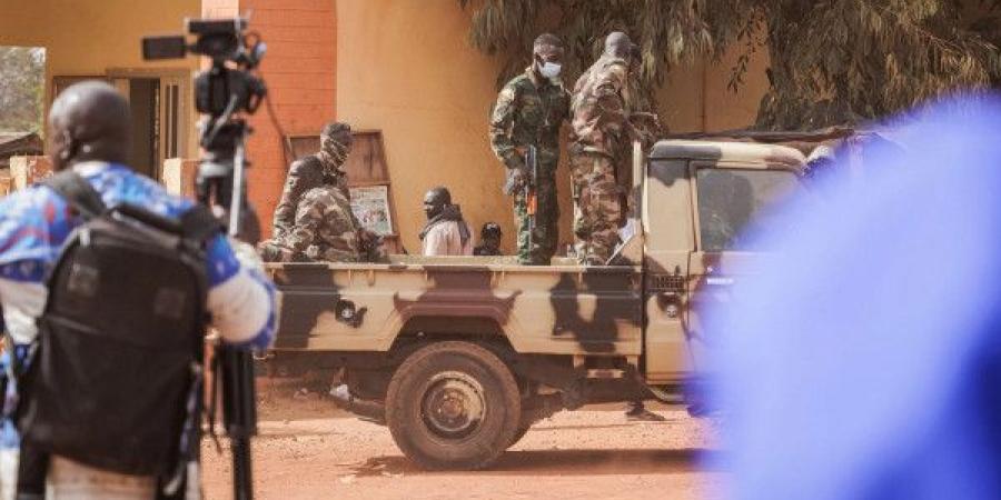 فرنسا تدعو رعاياها إلى مغادرة مالي فوراً