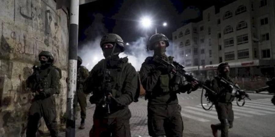 الاحتلال يصيب شابا بالرصاص ويعتقله جنوب مدينة الخليل