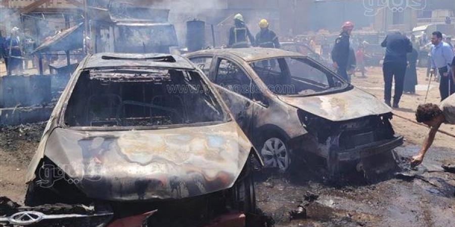 حريق يلتهم 4 سيارات داخل جراج أسفل الطريق الدائري بالقليوبية (صور)
