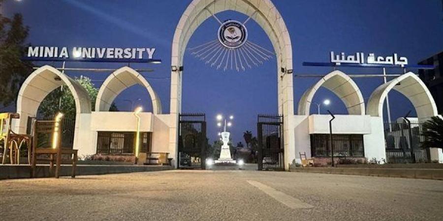 بالمستندات، رئيس جامعة المنيا يحصل على 2 مليون و300 ألف مكافآت في عام منها 290 ألف كإعانة