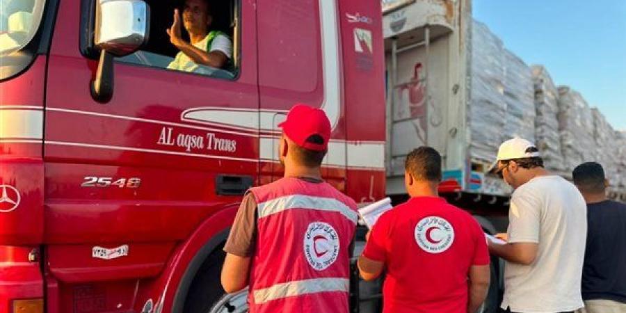 تزامنا مع اليوم العالمي للعمل الإنساني، زاد العزة 260 تنطلق إلى غزة بـ2577 طن مساعدات