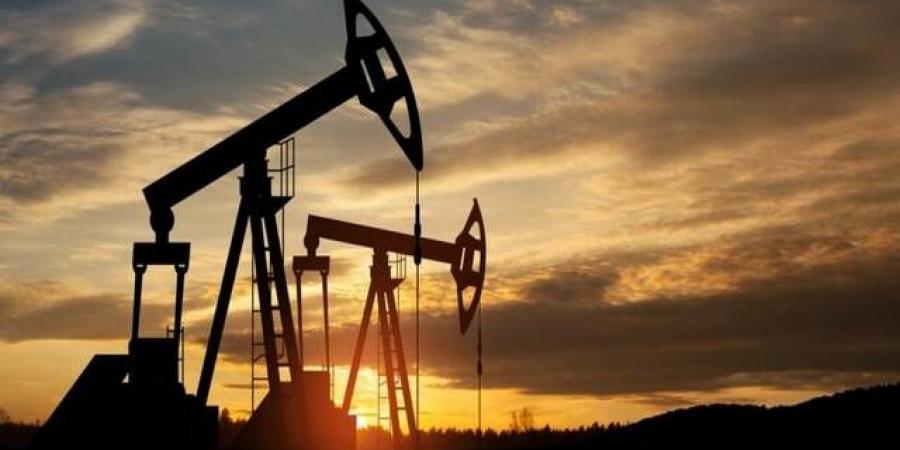 أسعار النفط تتجه لثاني مكاسب أسبوعية وسط الضغوط الأمريكية 