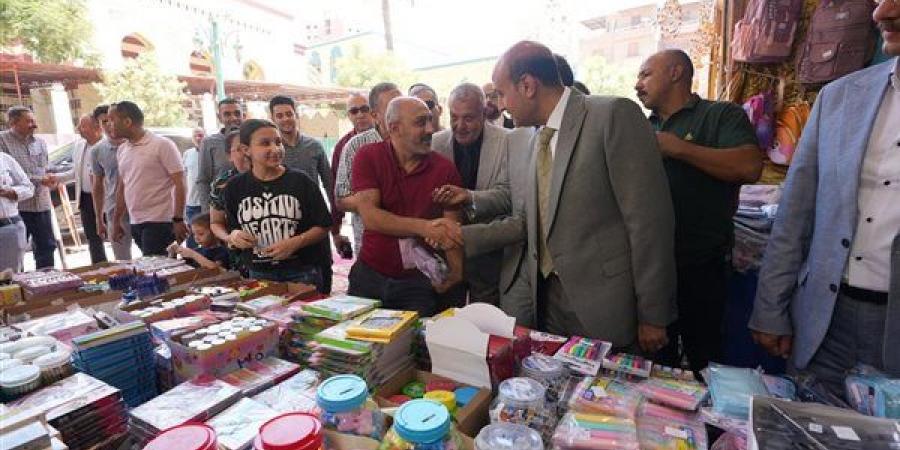 محافظ أسيوط يفتتح معرض "أهلًا مدارس" لتوفير المستلزمات المدرسية بأسعار مخفضة (فيديو)