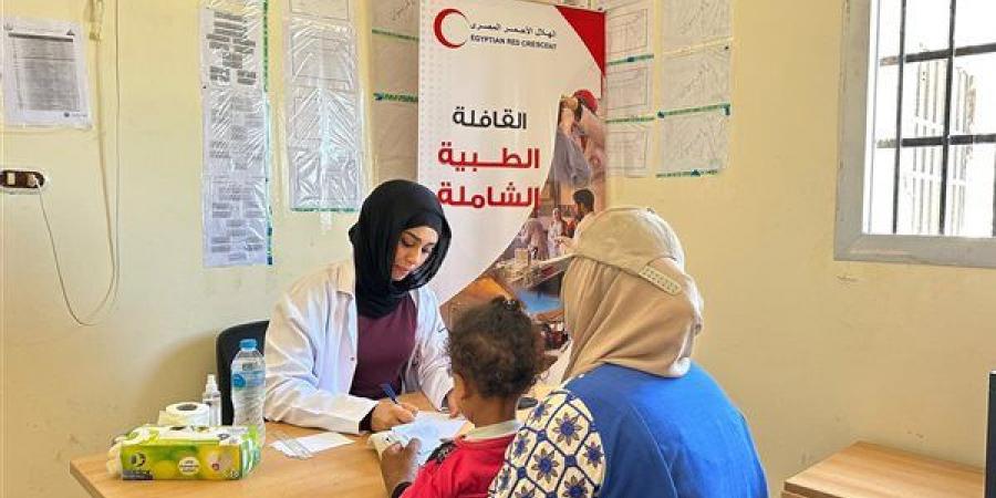 خدمات طبية ومساعدات غذائية.. الهلال الأحمر يصل إلى أهالي الواحات وشمال سيناء