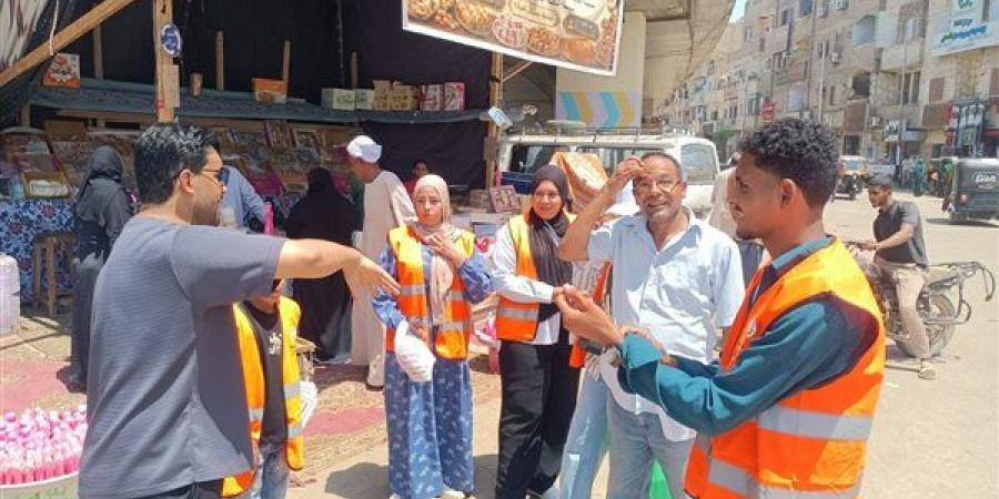 توزيع 250 حقيبة قماشية لمواجهة الأكياس البلاستيكية في قوص بقنا (فيديو وصور)