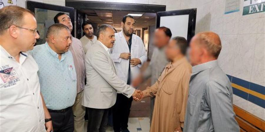 محافظ الشرقية يتفقد سير العمل بمستشفى ديرب نجم المركزي