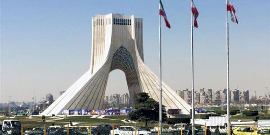 إيران تطالب واشنطن بتعويضات عن أضرار العقوبات والضغوط الأمريكية الإسرائيلية