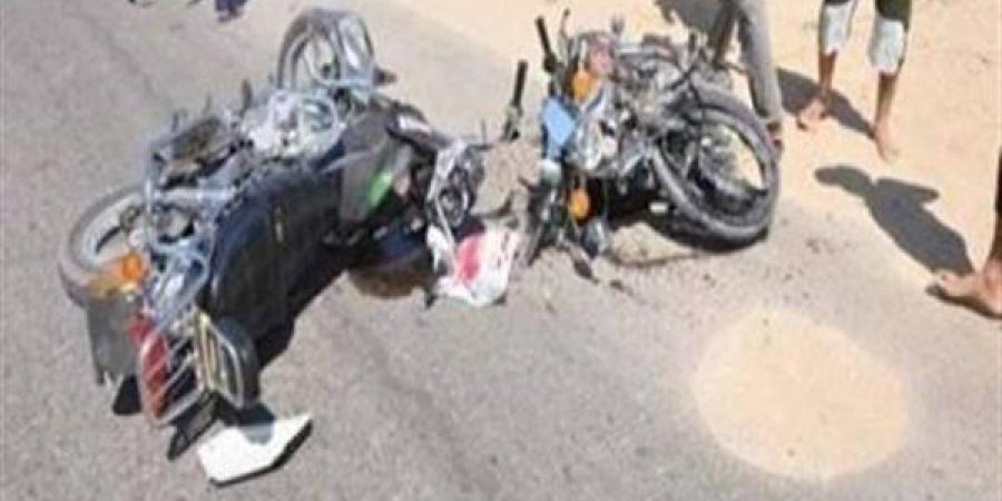 مصرع شخصين وإصابة اثنين في تصادم 3 موتوسيكلات بالشويخات في قنا
