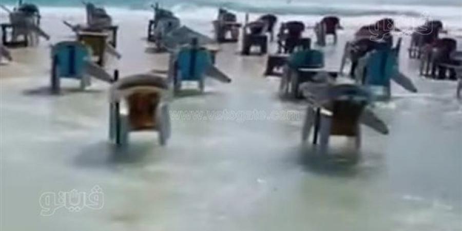 غلق شواطئ البحر المفتوح في مطروح بسبب ارتفاع الأمواج