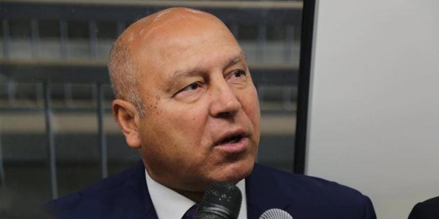 قرار عاجل من وزير النقل بشأن رئيس السكك الحديدية