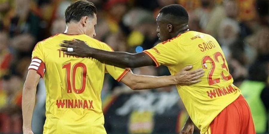 لانس يسقط أمام ستراسبورج بثنائية في الدوري الفرنسي